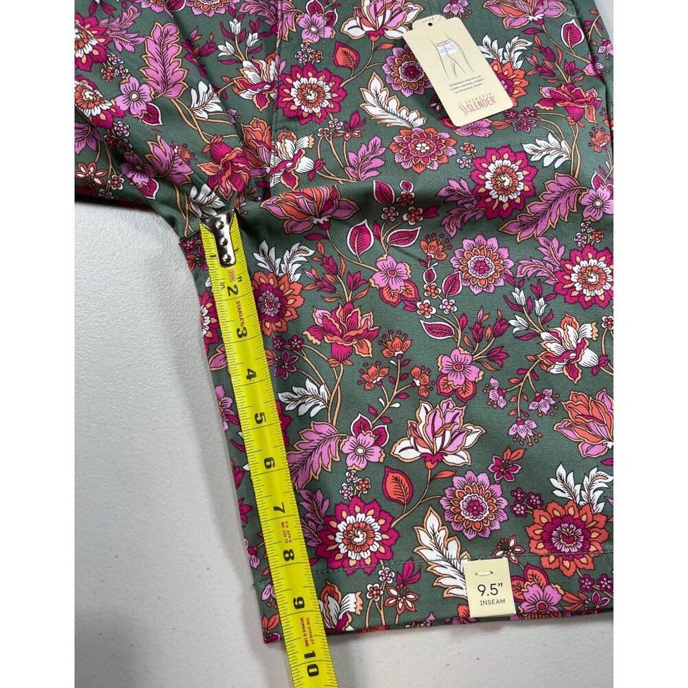 St John's Bay Womens Size 4P Bermuda Shorts Floral Green Secretly Slender Tummy - Picture 6 of 11